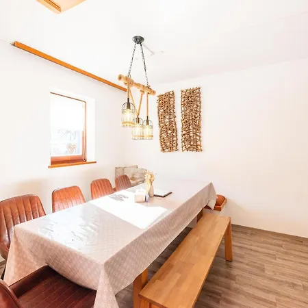 別荘 Detached Modern With Sauna In The Salzburgerland フッシュ・アン・デア・グロースグロックナーシュトラーセ